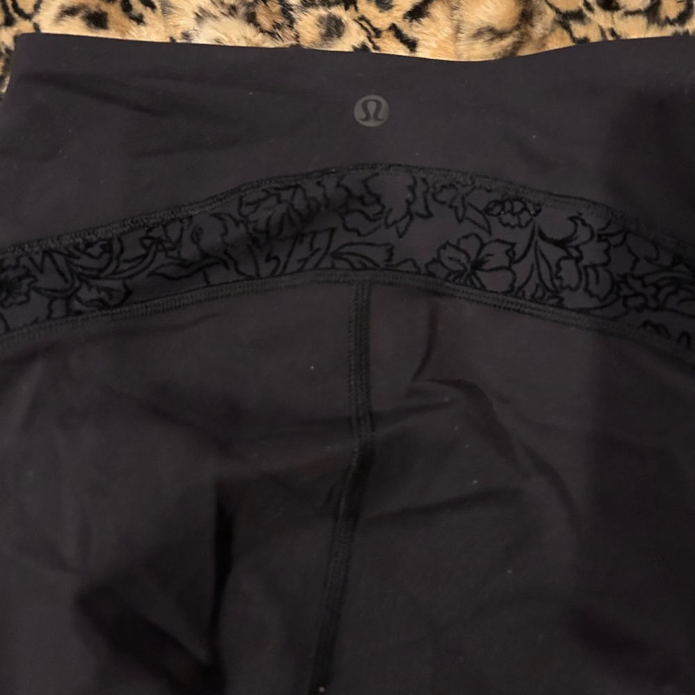 Lululemon Women Wunder Under HR Crop 23” Floral Lace Leggings LW6AYES Black Sz 4